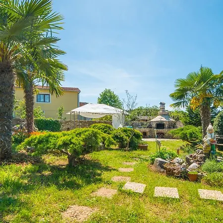 Dorel & Dinko 4401 Apartamento