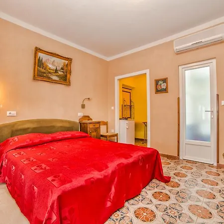 Dorel & Dinko 4401 Apartamento